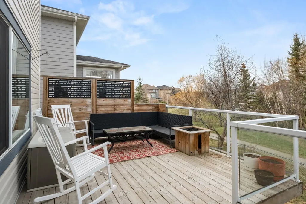 26 Somerset Crescent SW Calgary AB T2Y 3V7