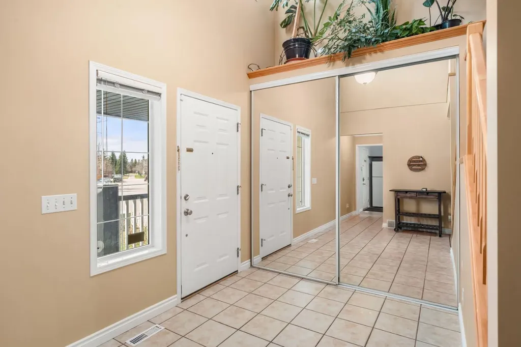 26 Somerset Crescent SW Calgary AB T2Y 3V7