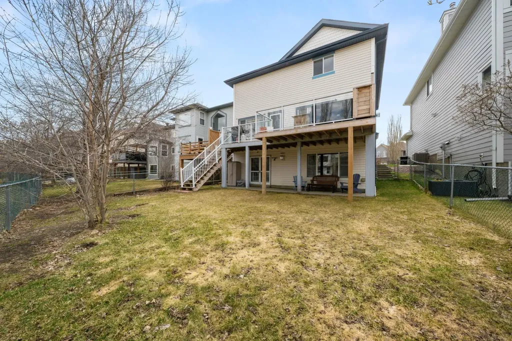 26 Somerset Crescent SW Calgary AB T2Y 3V7