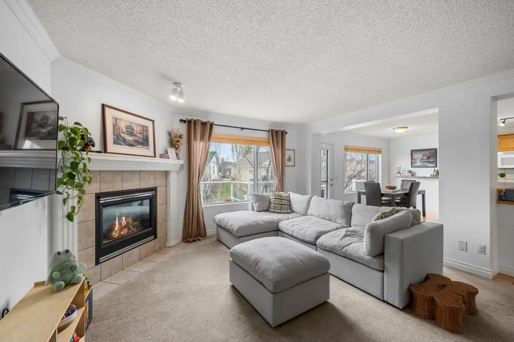 26 Somerset Crescent SW Calgary AB T2Y 3V7