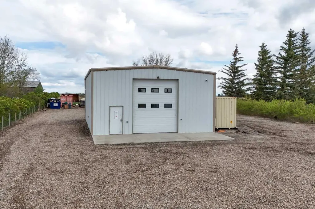 222076 Township Road 92 Coalhurst AB T0L 0V0