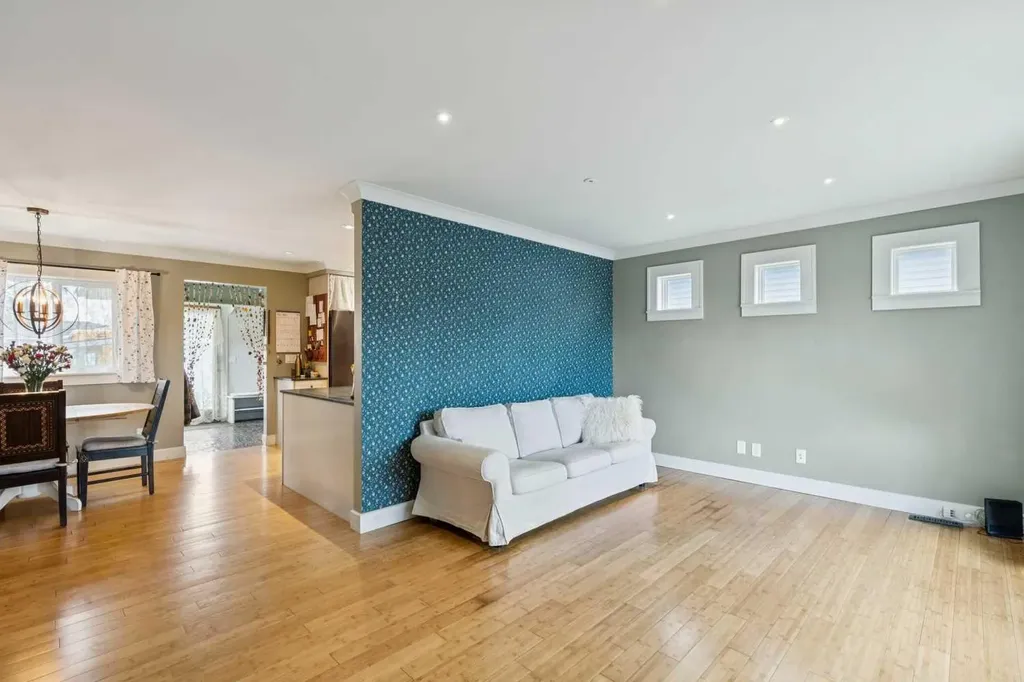 3912 77 Street NW Calgary AB T3B 2N5