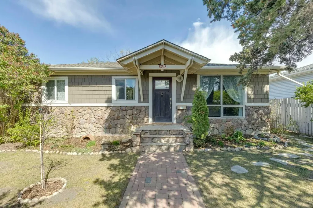 3912 77 Street NW Calgary AB T3B 2N5