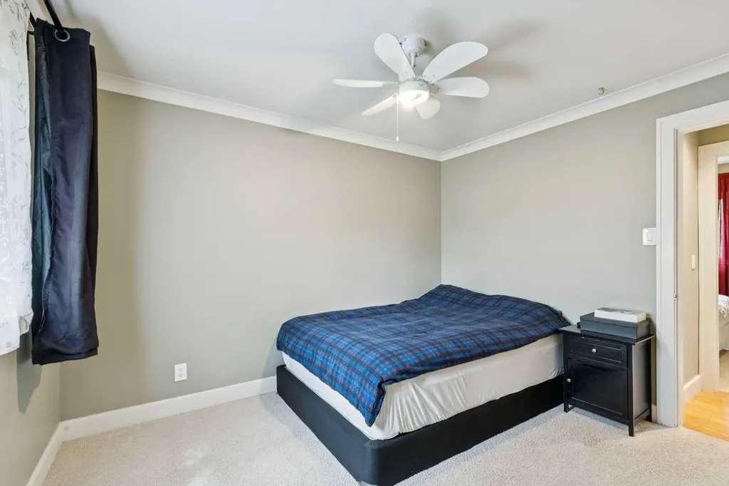 3912 77 Street NW Calgary AB T3B 2N5