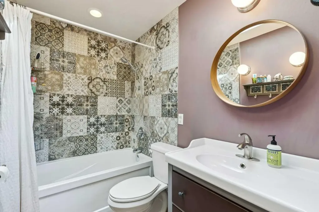 3912 77 Street NW Calgary AB T3B 2N5