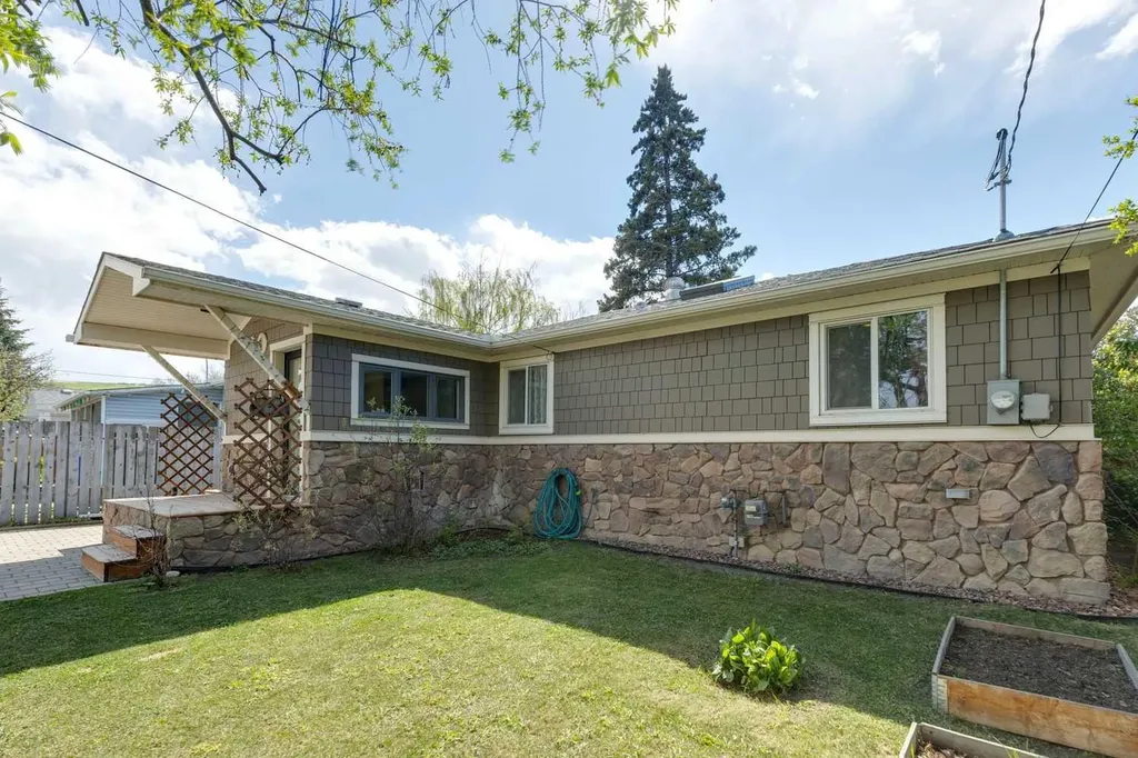 3912 77 Street NW Calgary AB T3B 2N5