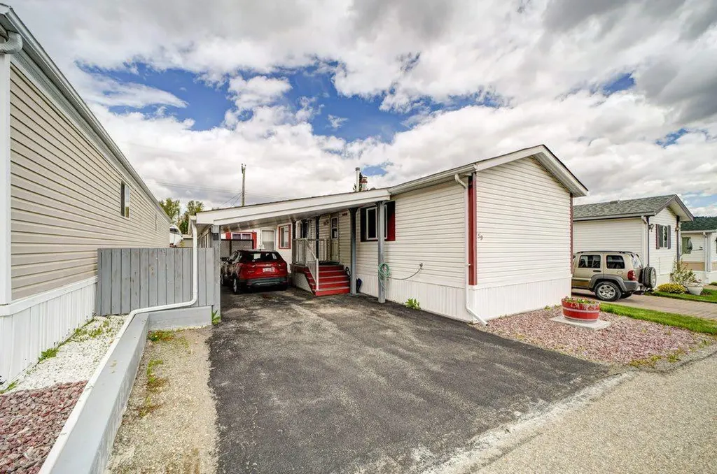 801 232 Street Hillcrest AB T0K 1C0