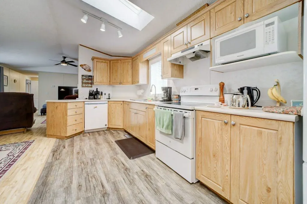 801 232 Street Hillcrest AB T0K 1C0