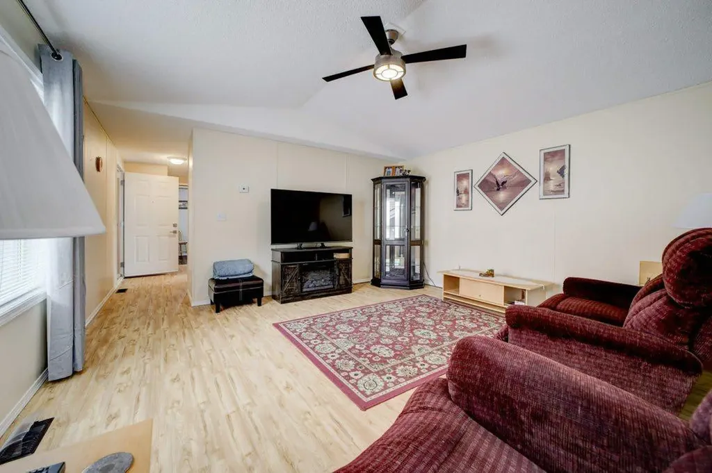 801 232 Street Hillcrest AB T0K 1C0