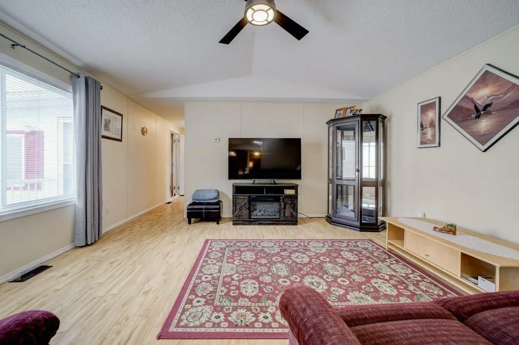 801 232 Street Hillcrest AB T0K 1C0