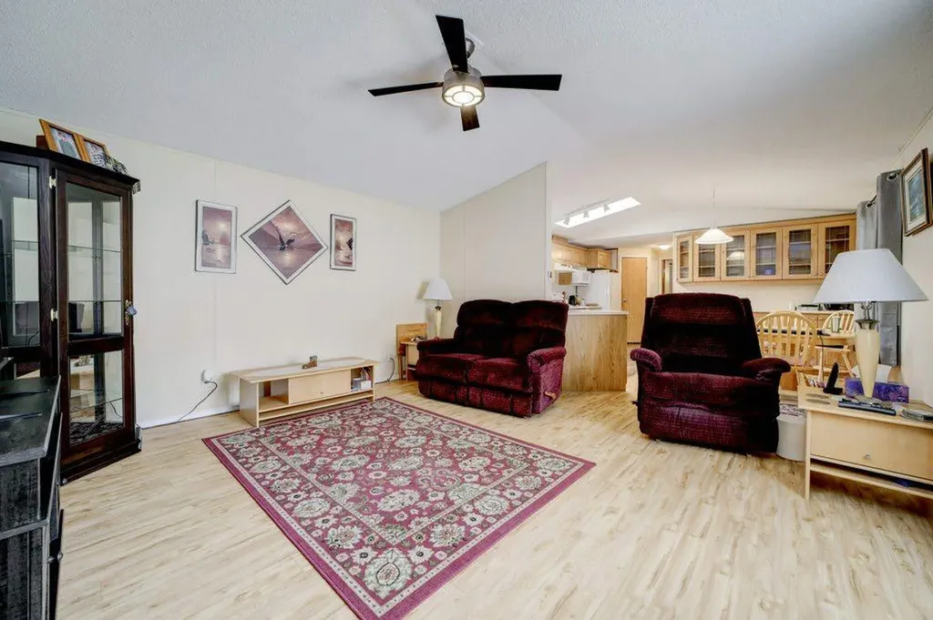 801 232 Street Hillcrest AB T0K 1C0
