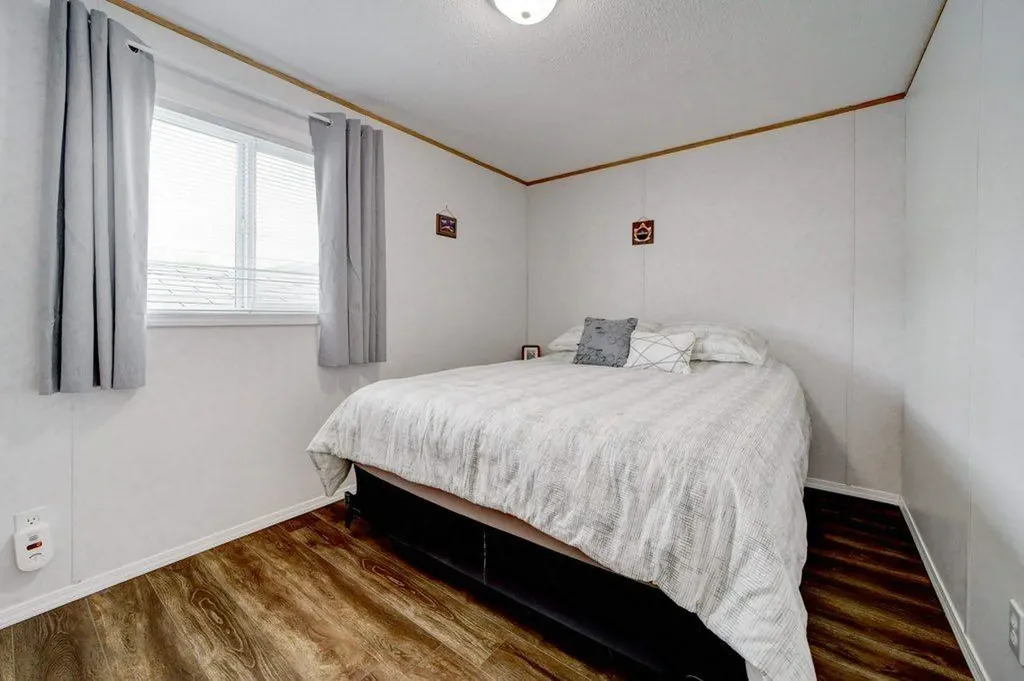 801 232 Street Hillcrest AB T0K 1C0