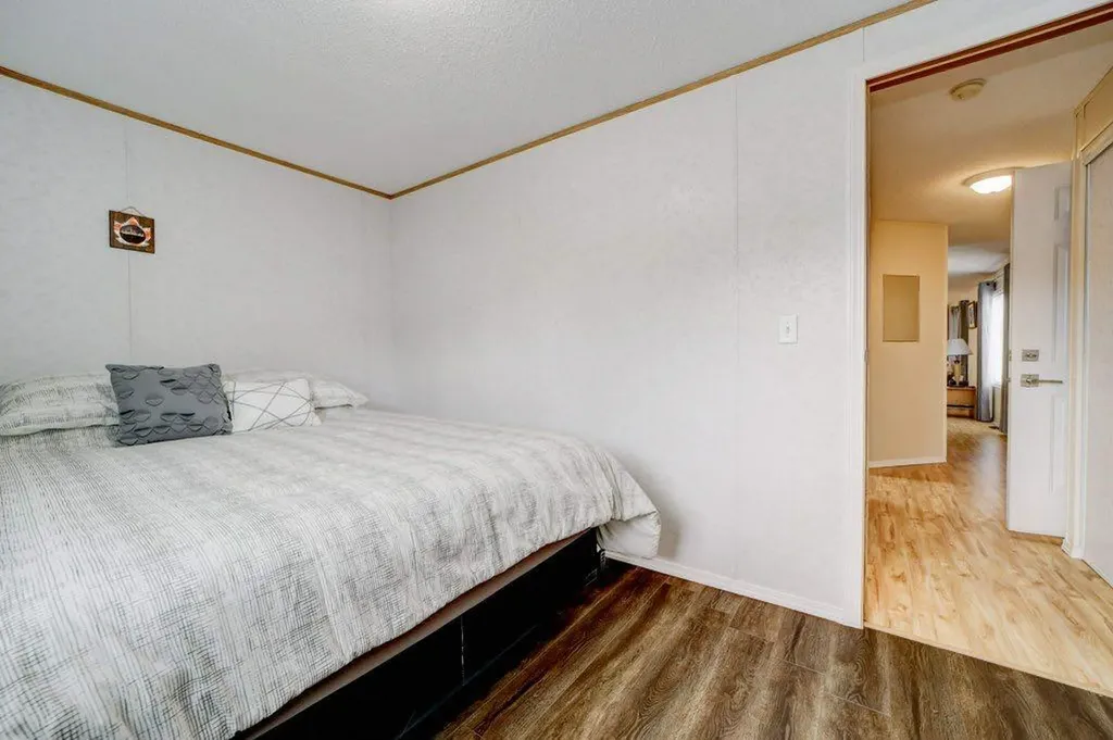 801 232 Street Hillcrest AB T0K 1C0