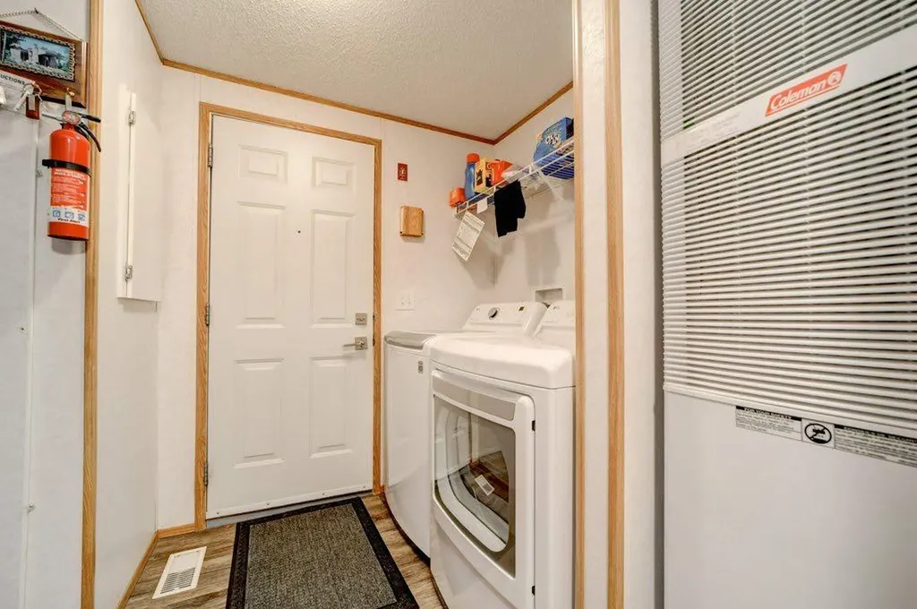 801 232 Street Hillcrest AB T0K 1C0