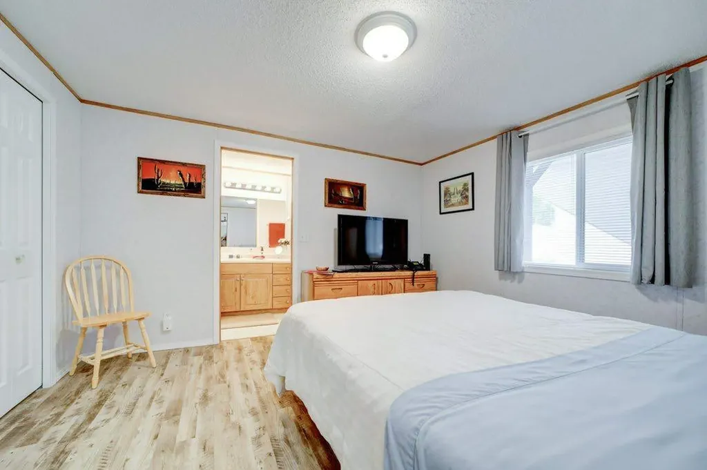 801 232 Street Hillcrest AB T0K 1C0