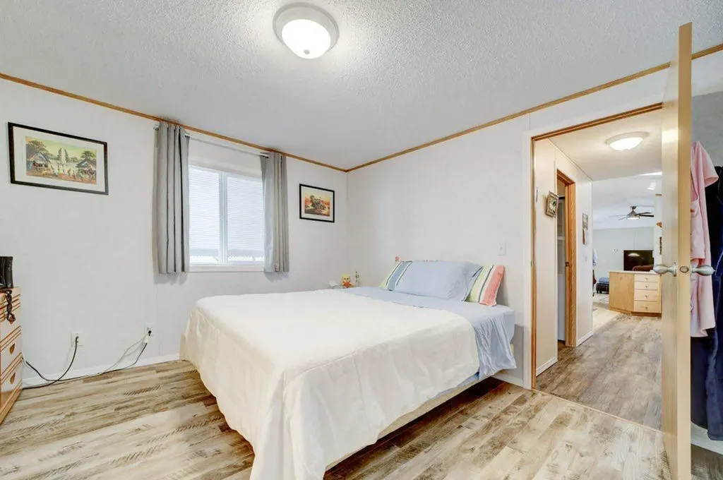 801 232 Street Hillcrest AB T0K 1C0