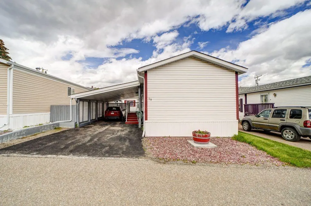 801 232 Street Hillcrest AB T0K 1C0