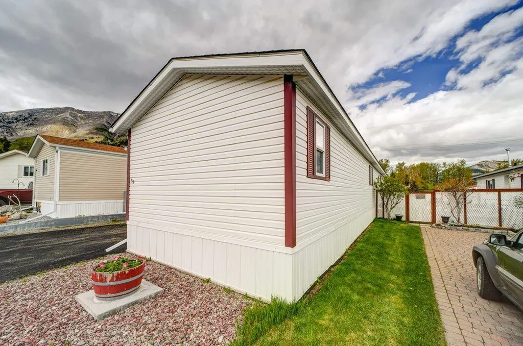 801 232 Street Hillcrest AB T0K 1C0