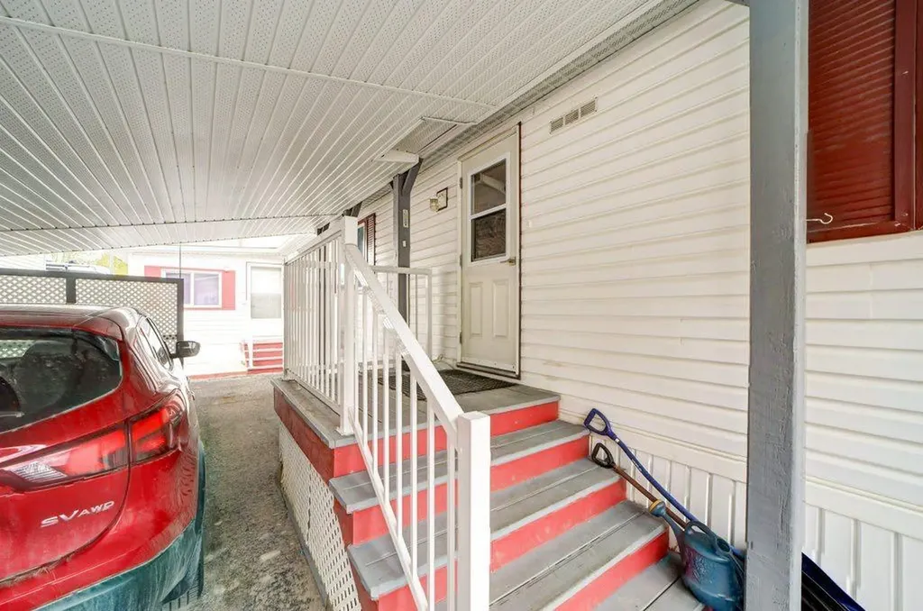 801 232 Street Hillcrest AB T0K 1C0