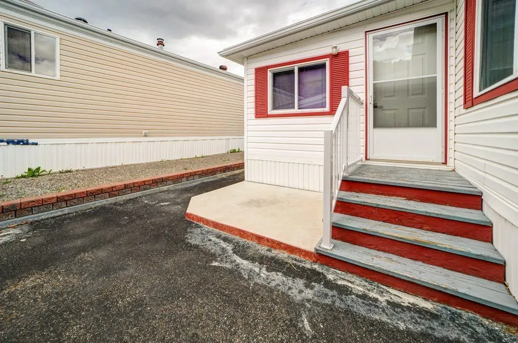 801 232 Street Hillcrest AB T0K 1C0