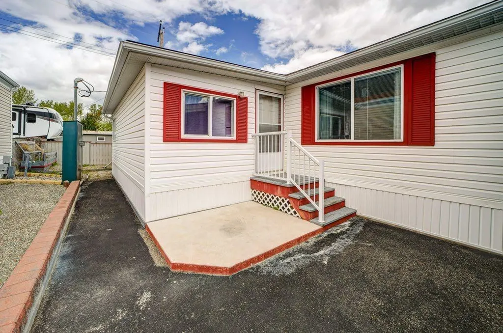 801 232 Street Hillcrest AB T0K 1C0