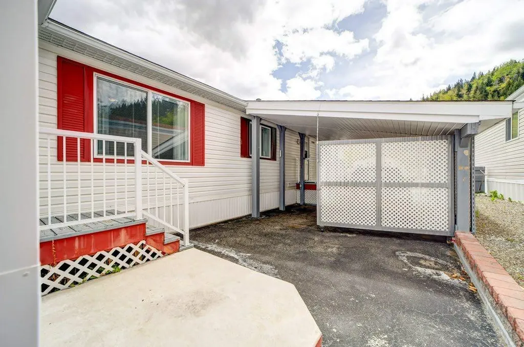 801 232 Street Hillcrest AB T0K 1C0