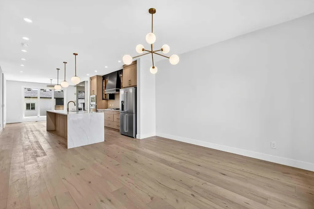 8517 48 Avenue NW Calgary AB T3B 2B1
