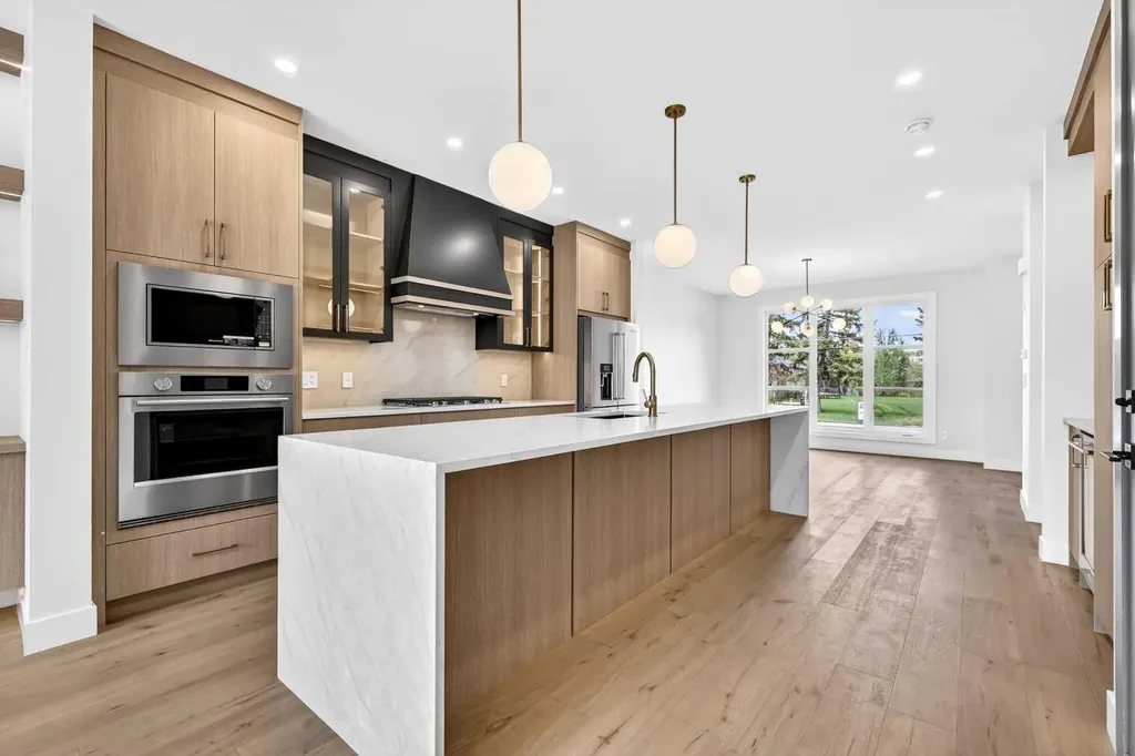 8517 48 Avenue NW Calgary AB T3B 2B1