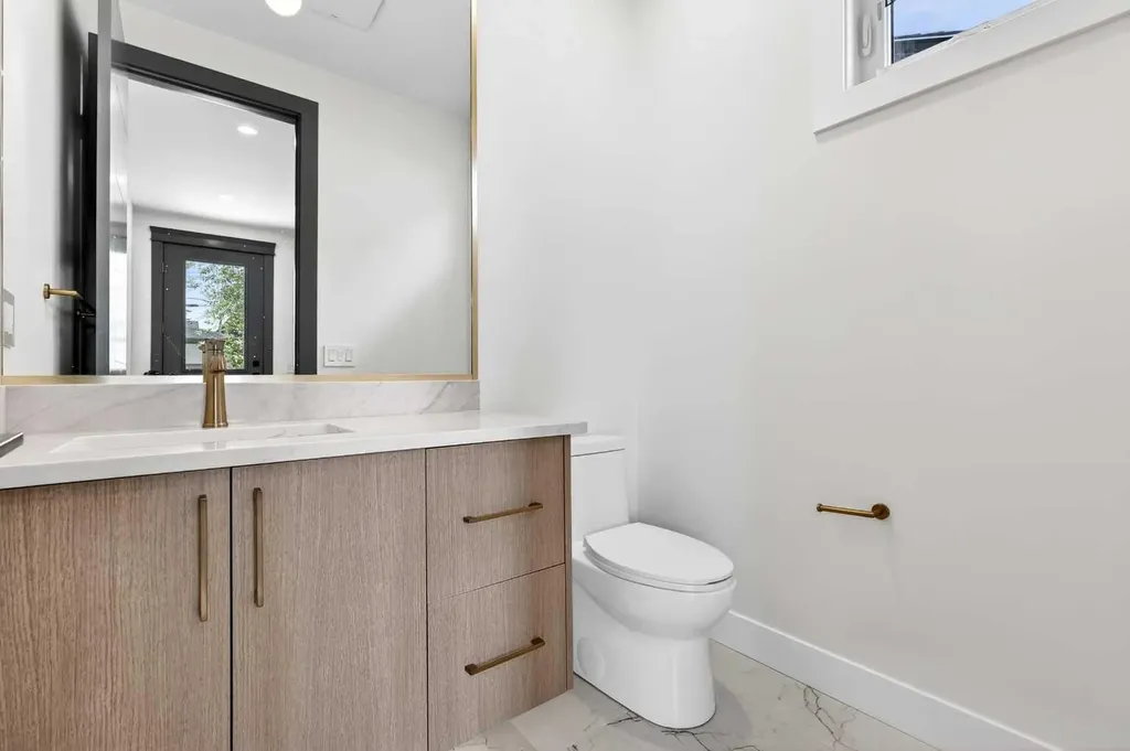 8517 48 Avenue NW Calgary AB T3B 2B1