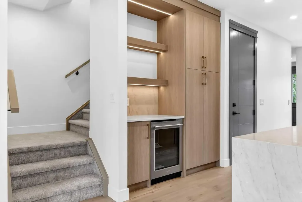 8517 48 Avenue NW Calgary AB T3B 2B1