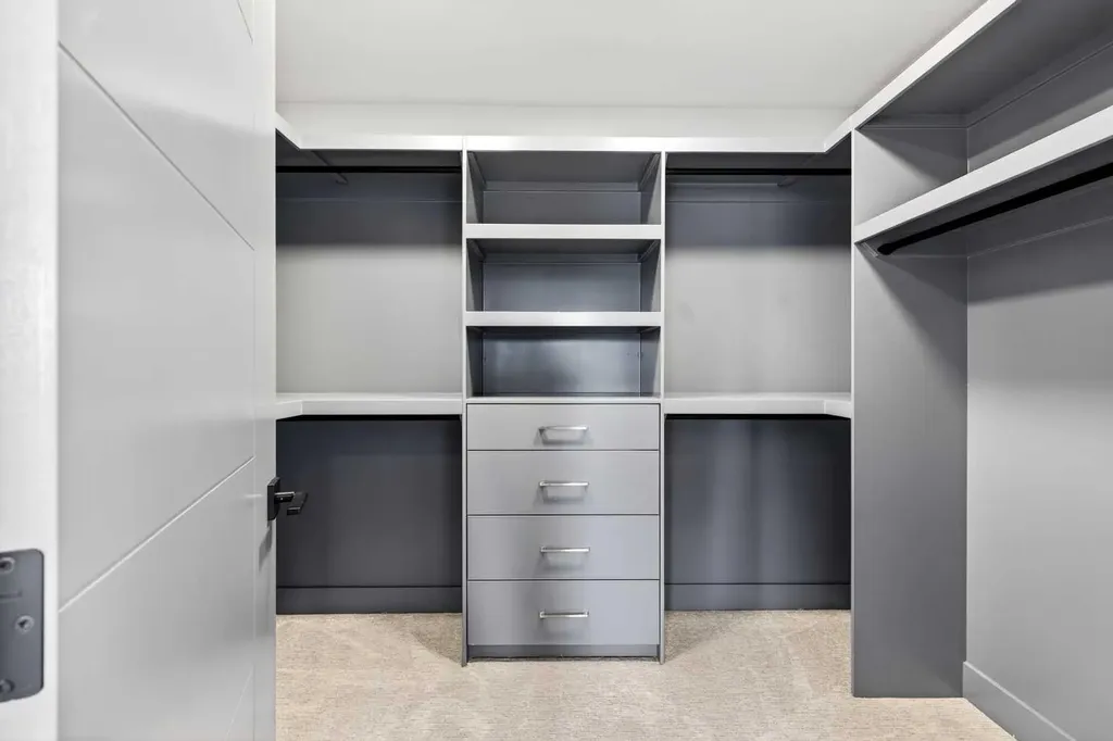 8517 48 Avenue NW Calgary AB T3B 2B1