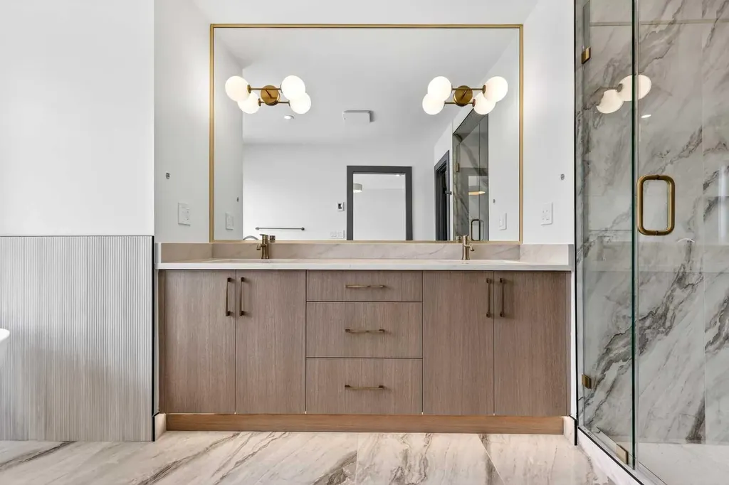 8517 48 Avenue NW Calgary AB T3B 2B1