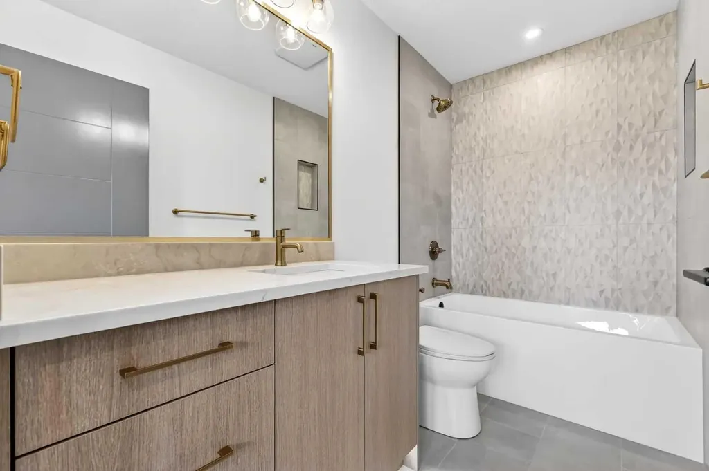 8517 48 Avenue NW Calgary AB T3B 2B1