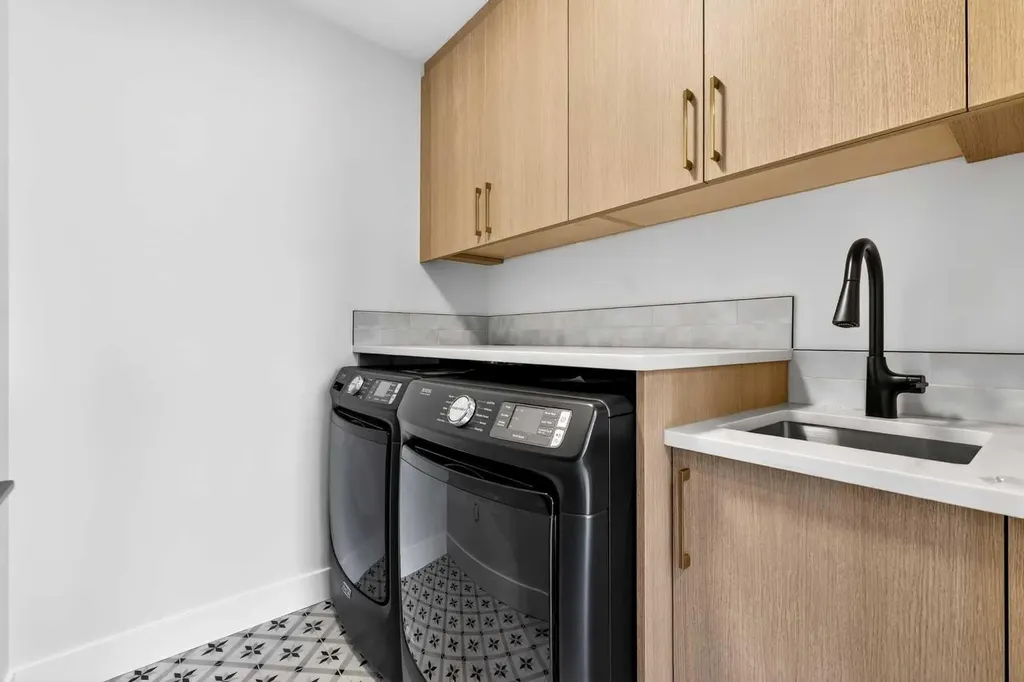 8517 48 Avenue NW Calgary AB T3B 2B1