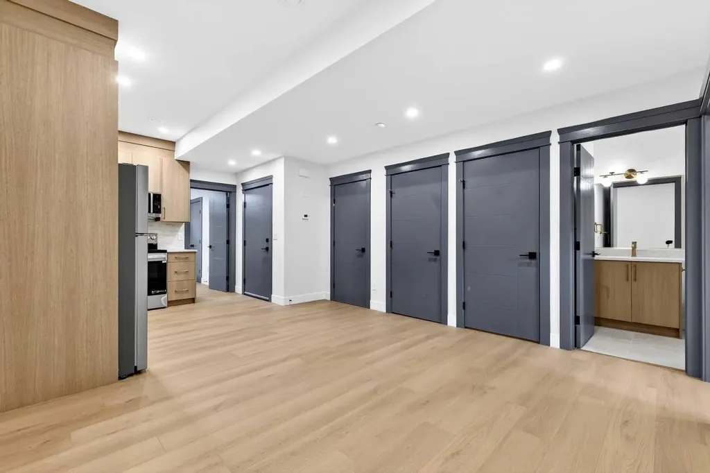 8517 48 Avenue NW Calgary AB T3B 2B1