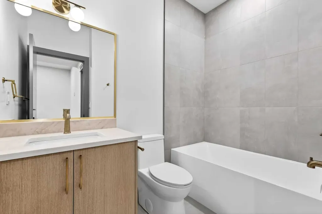 8517 48 Avenue NW Calgary AB T3B 2B1