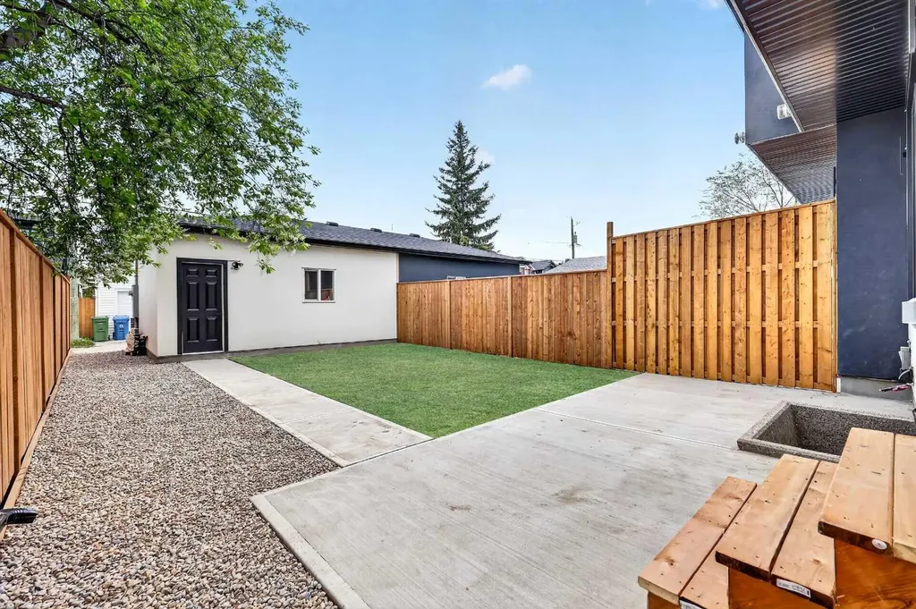 8517 48 Avenue NW Calgary AB T3B 2B1