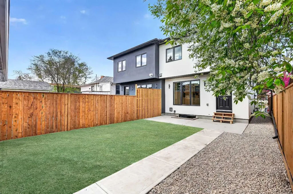 8517 48 Avenue NW Calgary AB T3B 2B1