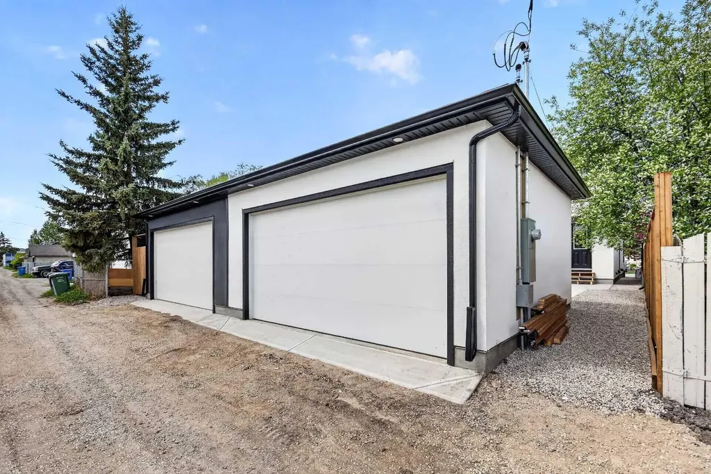 8517 48 Avenue NW Calgary AB T3B 2B1