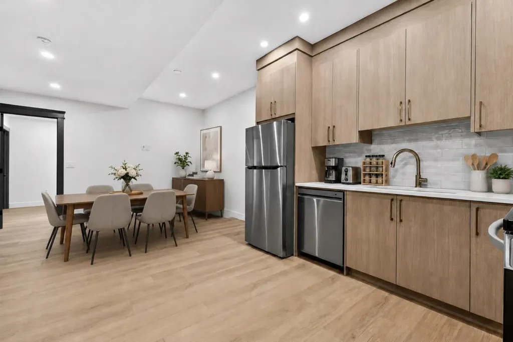 8517 48 Avenue NW Calgary AB T3B 2B1