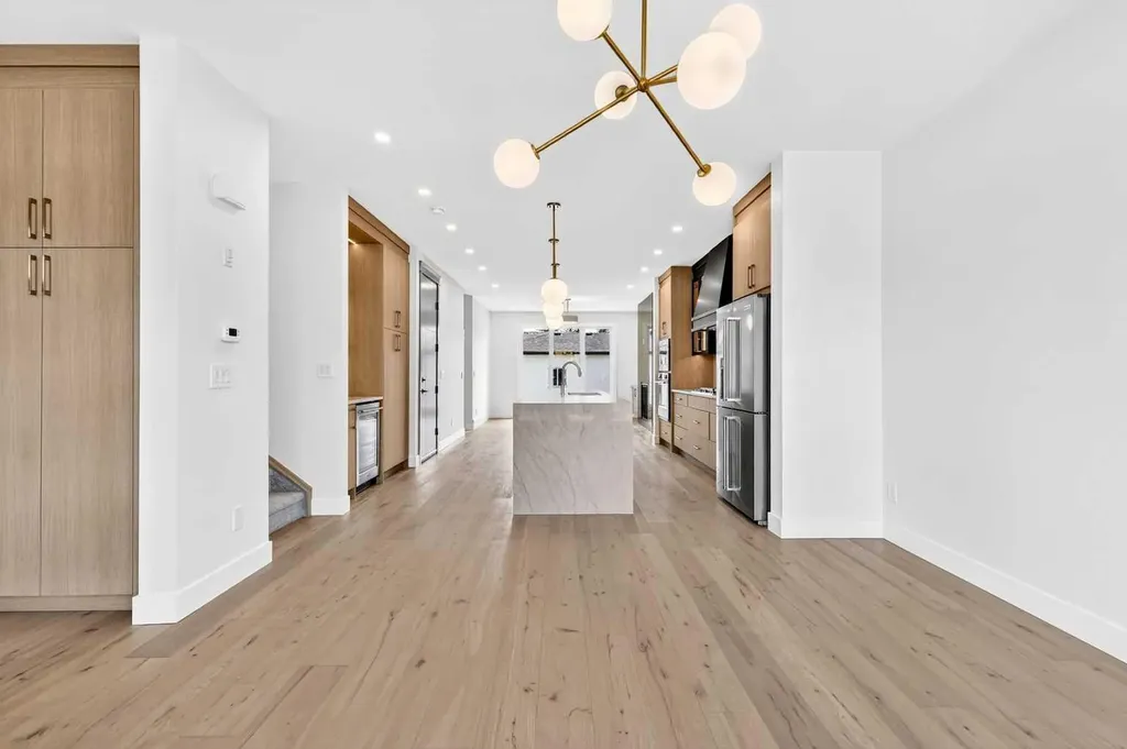 8517 48 Avenue NW Calgary AB T3B 2B1