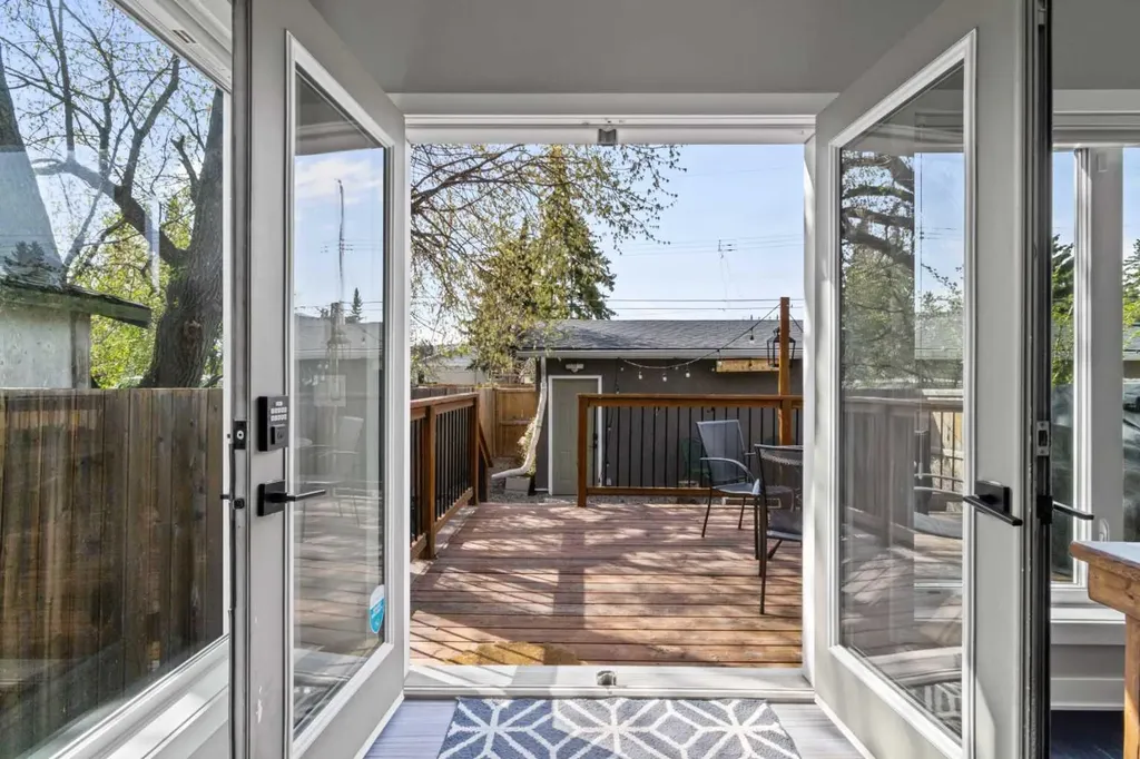 6417 34 Avenue NW Calgary AB T3B 1M9