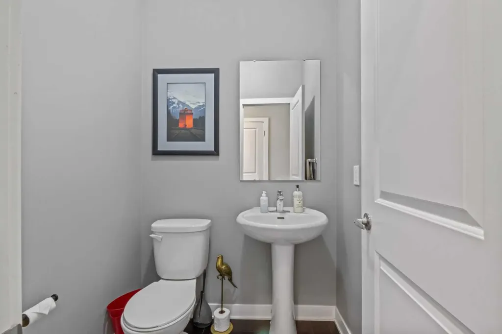 6417 34 Avenue NW Calgary AB T3B 1M9