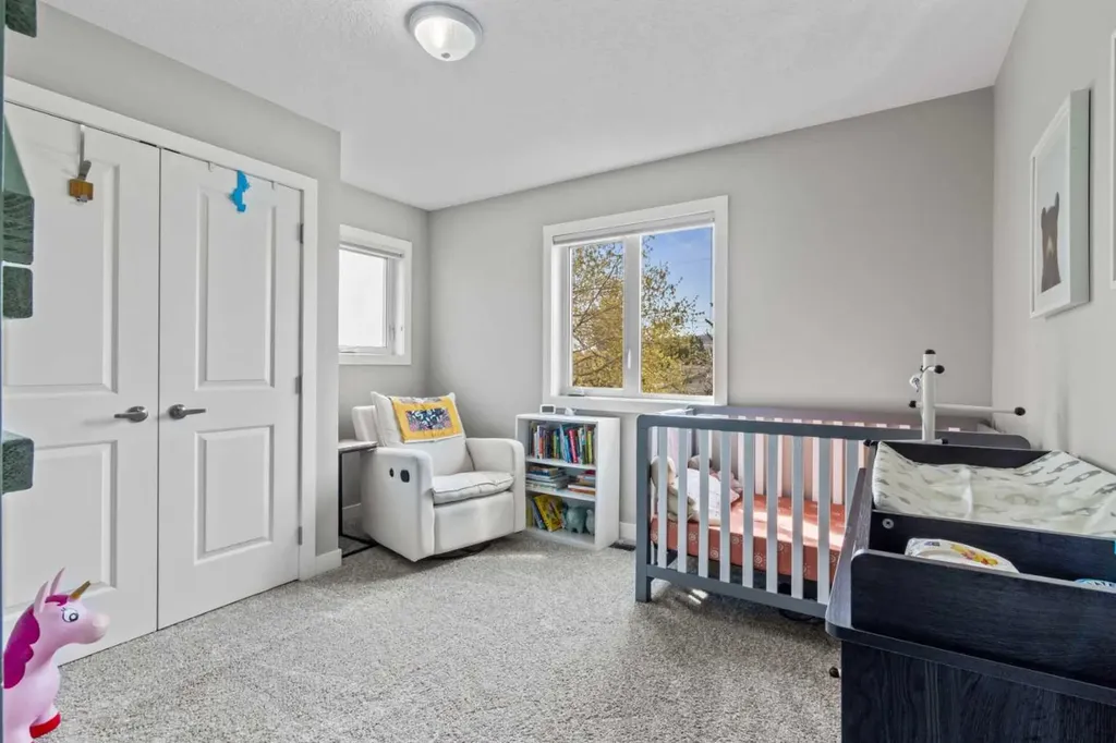 6417 34 Avenue NW Calgary AB T3B 1M9