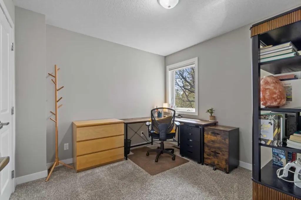 6417 34 Avenue NW Calgary AB T3B 1M9