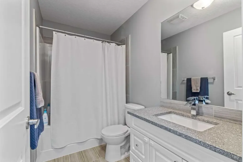 6417 34 Avenue NW Calgary AB T3B 1M9