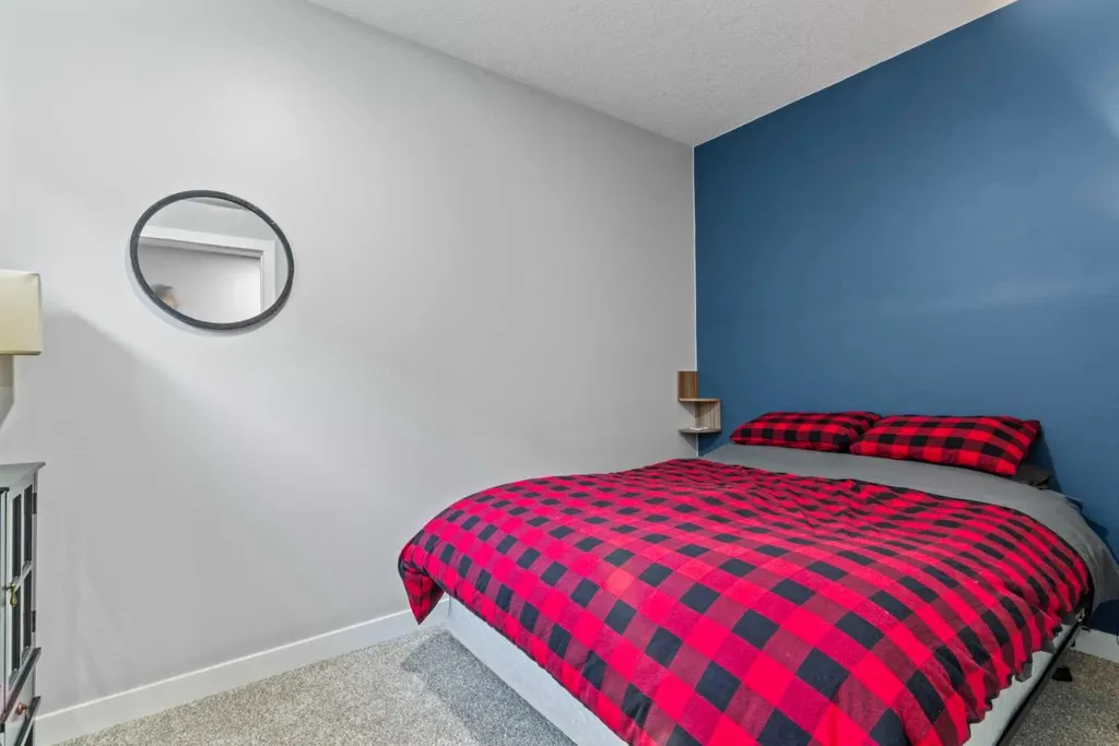 6417 34 Avenue NW Calgary AB T3B 1M9