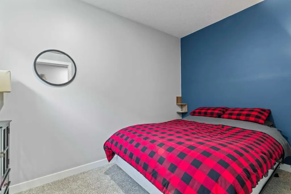 6417 34 Avenue NW Calgary AB T3B 1M9