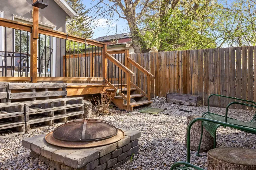 6417 34 Avenue NW Calgary AB T3B 1M9