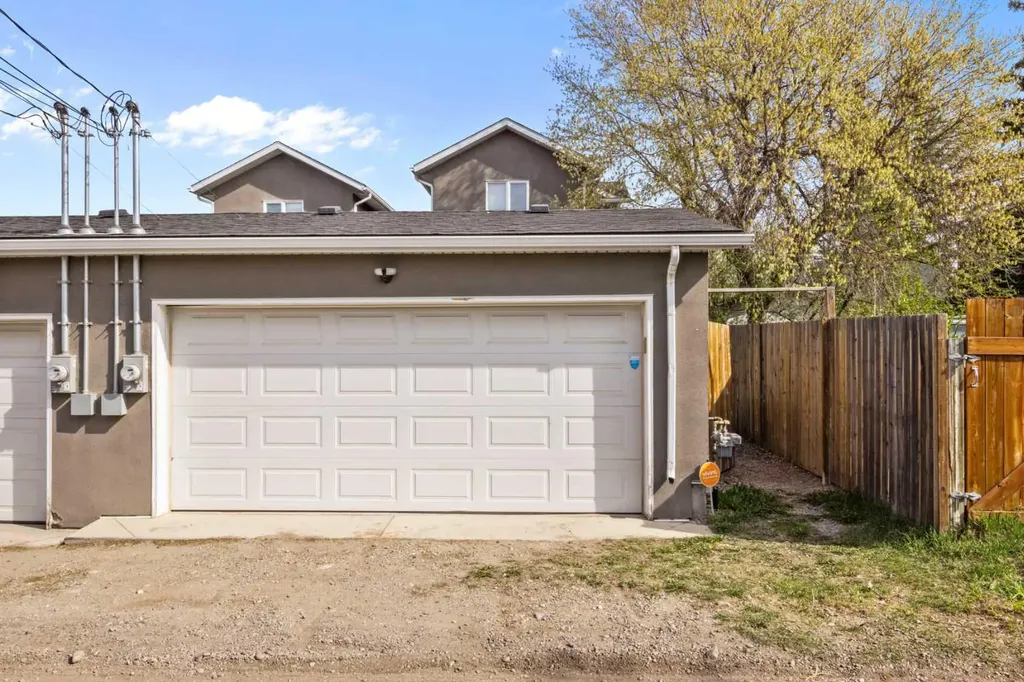 6417 34 Avenue NW Calgary AB T3B 1M9